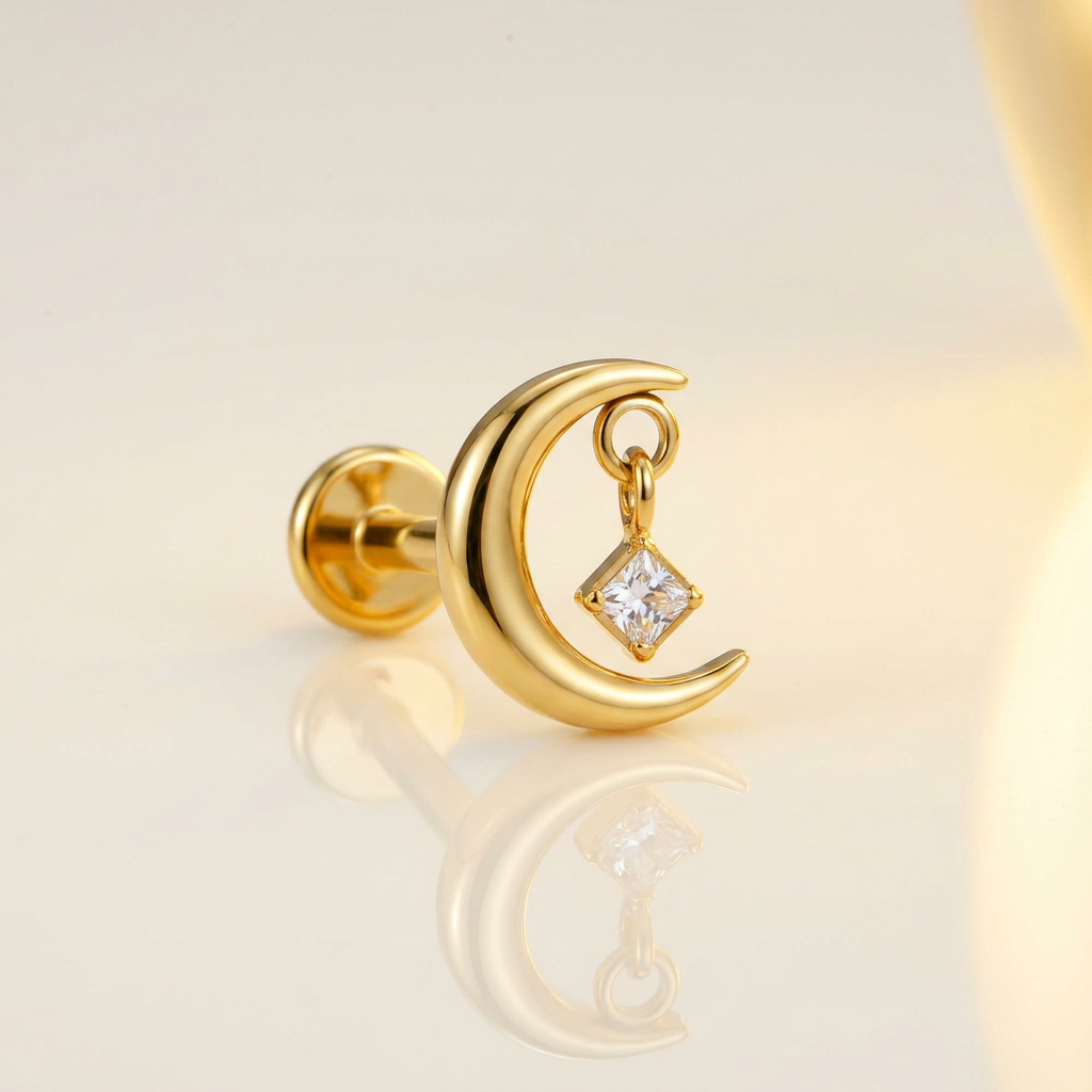 Labret croissant de lune en titane doré PVD avec zircon dangle. Pour lobe, hélix ou tragus. Pièce ÖVA.