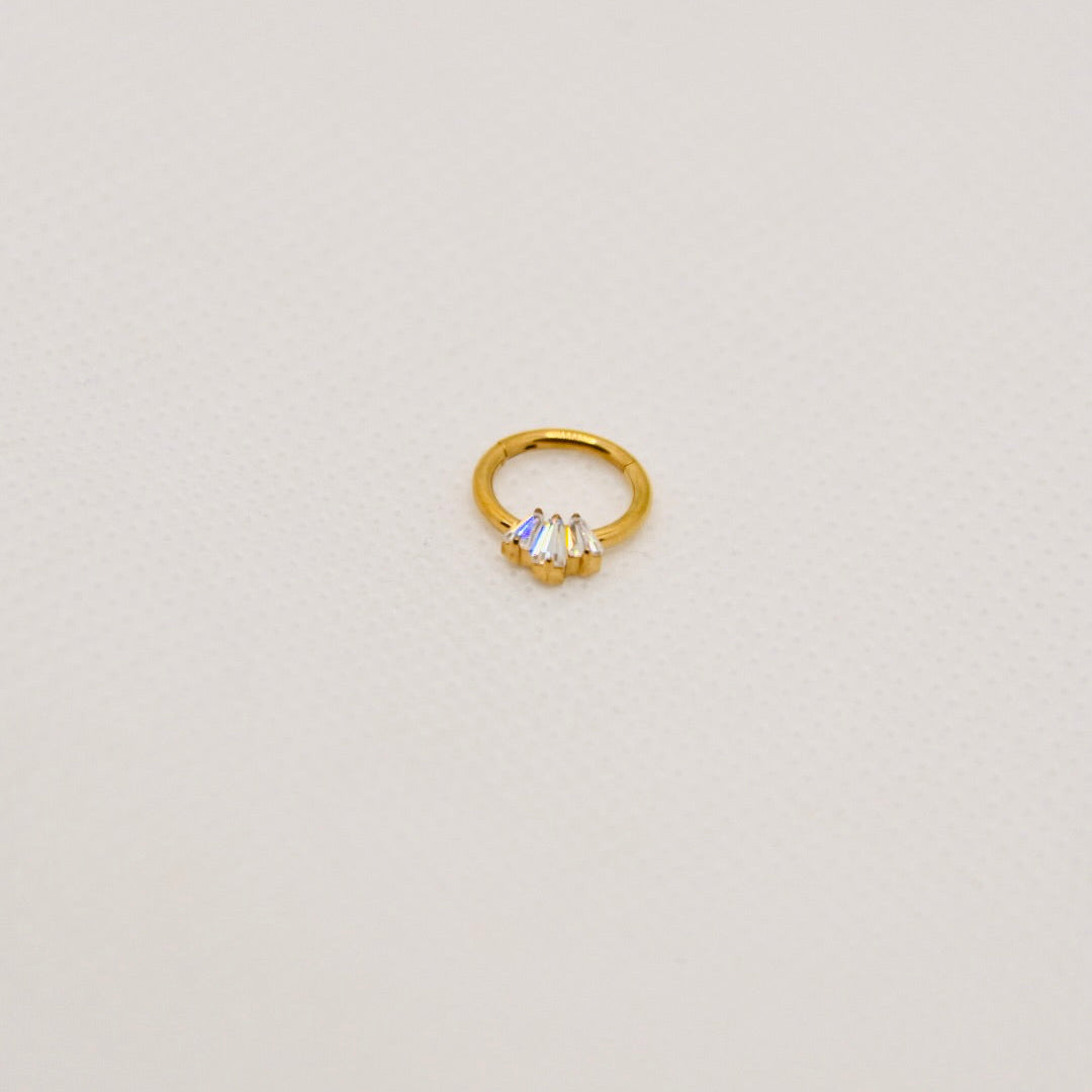 Orbite — anneau clicker triple baguette zirconium, titane doré | septum, daith | ÖVA
