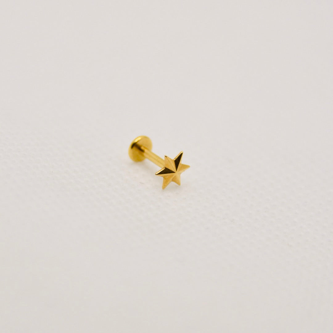 Sirius — stud étoile à six branches, titane ASTM F136 doré | hélix, tragus | ÖVA